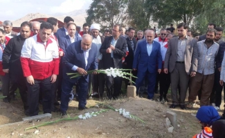 یادبودی برای سالگرد درگذشتگان زلزله مرگبار غرب +تصاویر
