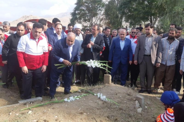 یادبودی برای سالگرد درگذشتگان زلزله مرگبار غرب +تصاویر