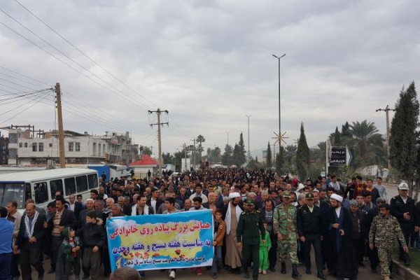 همایش بزرگ پیاده روی خانوادگی به مناسبت هفته بسیج در سرپل ذهاب
