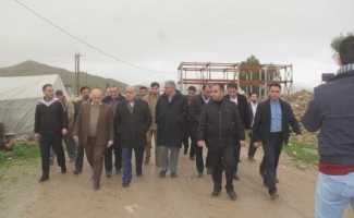  مشکلات کمبود آهن آلات مناطق زلزله زده رفع شده است /اتمام بازسازی مناطق روستایی تاپایان سال ۱۳۹۷ 