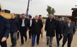 سفر استاندار به مناطق زلزله زده سرپلذهاب د یک روز بارانی / مهندس بازوند روند بازسازی و مشکلات زلزله زدگان را ازنزدیک بررسی کرد