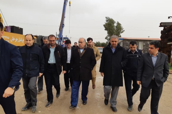 سفر استاندار به مناطق زلزله زده سرپلذهاب د یک روز بارانی / مهندس بازوند روند بازسازی و مشکلات زلزله زدگان را ازنزدیک بررسی کرد