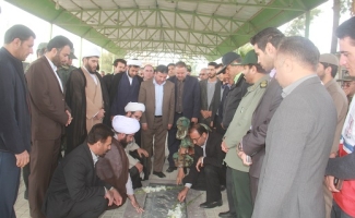 به مناسبت چهلمین سالگردپیروزی انقلاب اسلامی مزار شهدای سرپلذهاب غبارروبی و عطرافشانی شد+تصاویر