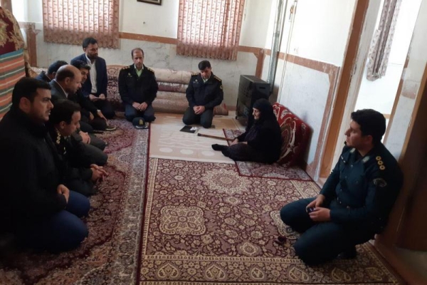 دیدار جمعی از فرماندهان نظامی و انتظامی با خانواده معظم شهدا در سرپل ذهاب