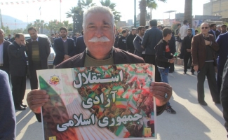 مردم شهرستان سرپلذهاب با حضور گسترده در راهپیمایی 22 بهمن چهلمین سالگرد پیروزی انقلاب اسلامی را جشن گرفتند