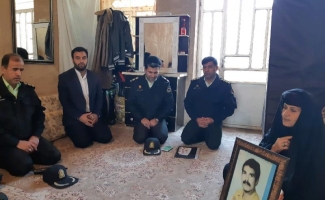 دیدار فرمانده انتظامی  شهرستان سرپلذهاب  با خانواده شهدا به مناسبت دهه فجر + تصاویر