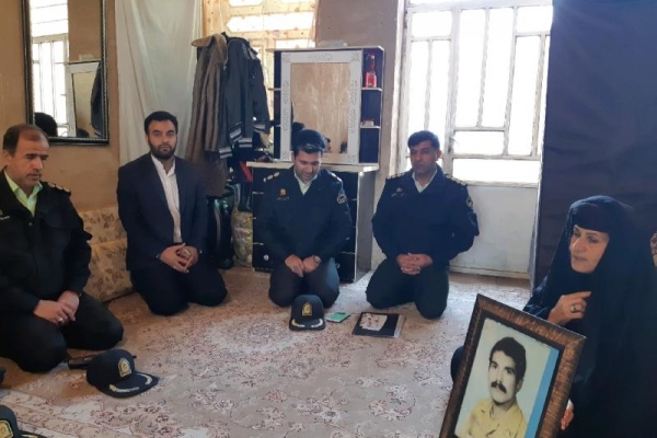 دیدار فرمانده انتظامی  شهرستان سرپلذهاب  با خانواده شهدا به مناسبت دهه فجر + تصاویر