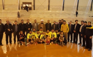 قهرمانی تیم منتخب کوئیک در مسابقات فوتسال جام ولایت یادواره جانباختگان زلزله آبانماه ١٣٩٦ سرپلذهاب