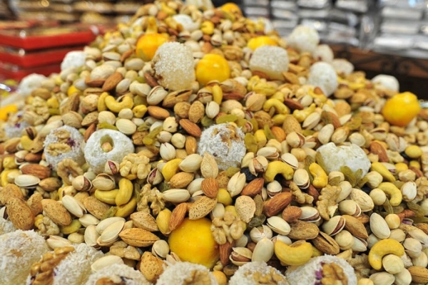   قیمت بسیار بالای آجیل سفره های هفت سین نوروزی امسال خیلی از خانواده ها را بدون آجیل خواهد گذاشت.