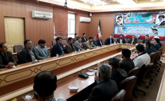 نشست رئیس و کارکنان کمیته امداد سرپل ذهاب با فرماندار شهرستان 
