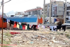 هنوزشب های سرد آخر سال چراغ کانکس و چادرهای سرپل ذهاب روشن است/ما زلزله زدگان با گرانی و تورم اقتصادی میجنگیم