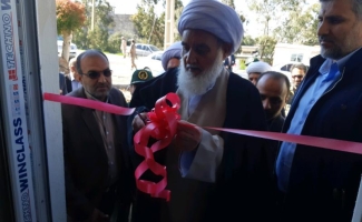 آیت الله علماء امام جمعه استان کرمانشاه طی سفر یک روزه به شهرستان سرپلذهاب پروژه خانه عالم را افتتاح کرد