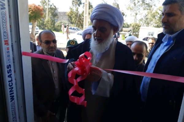 آیت الله علماء امام جمعه استان کرمانشاه طی سفر یک روزه به شهرستان سرپلذهاب پروژه خانه عالم را افتتاح کرد