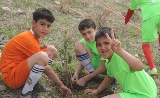آیین کاشت ۱۰۴۰ اصله درخت در شهر سرپل ذهاب 
