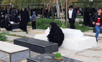 پنجشنبه آخر سال؛ زیارت اهل قبور و یادآوری خاطرات آنانی که دیگر میان ما نیستند