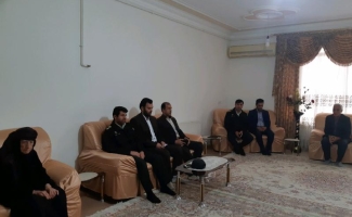 دیدار فرمانده انتظامی شهرستان سرپلذهاب با خانواده شهدا به مناسبت  گرامیداشت روز شهید