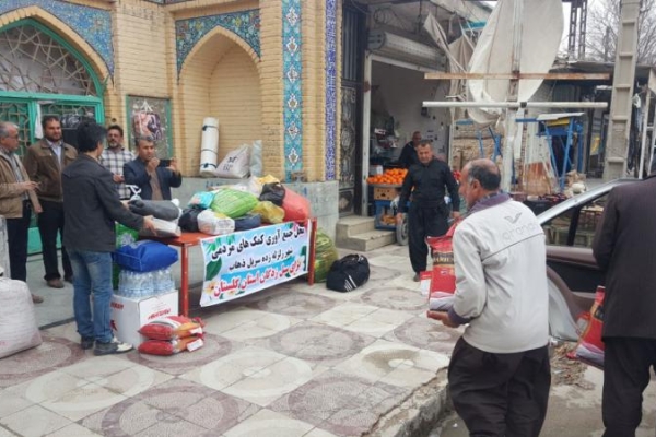 زلزله زدگان سرپلذهابی به یاری سیل زدگان آق قلا شتافتند