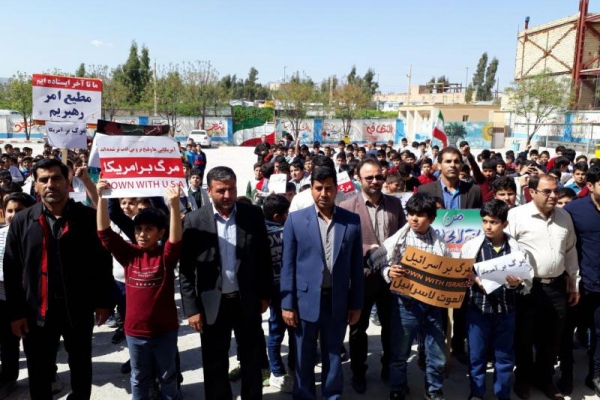 مشق ایستادگی نسل چهارم و پنجم انقلاب در سنگر علم و دانش / دانش آموزان و فرهنگیان سرپلذهابی هم به حمایت از سپاه پاسداران فریاد مرگ بر آمریکا سر دادند