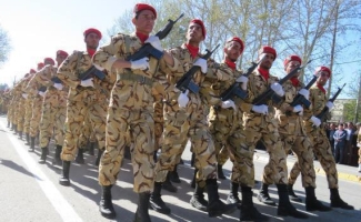 اقتدار نیروهای مسلح در 29 فروردین در پادگان ابوذر شهرستان سرپل ذهاب به نمایش در خواهد آمد/ رژه یگانهای نظامی و انتظامی