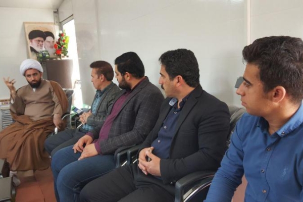 نشست صمیمانه جوانان با امام جمعه شهرستان سرپل ذهاب 
