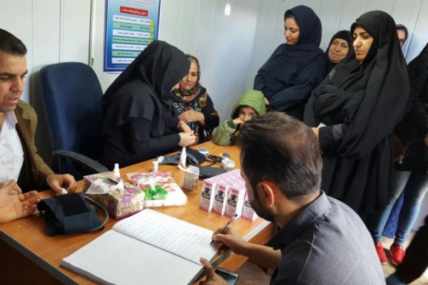 ویزیت رایگان بیماران شهرستان سرپل ذهاب بمناسبت گرامیداشت هفته سلامت/در محل ضلع غربی بیمارستان شهدا 