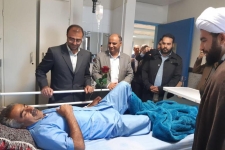 عیادت مسئولین از بیماران بیمارستان شهدای سرپل ذهاب