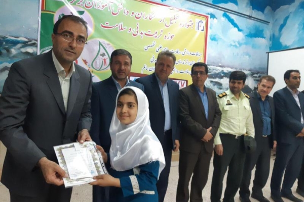  جشنواره تجلیل ازفرهنگیان و دانش آموزان برتر حوزه تربیت بدنی و سلامت در سرپل ذهاب برگزار شد