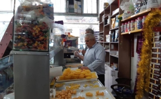 حال و هوای شهرستان زلزله زده سرپل ذهاب در ماه مبارک رمضان/از فروش حلیم افطاری تا عرضه انواع میوه و زولبیا در بازار شهرستان