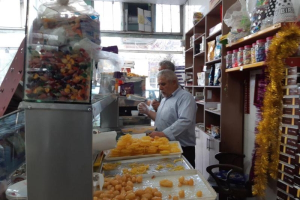 حال و هوای شهرستان زلزله زده سرپل ذهاب در ماه مبارک رمضان/از فروش حلیم افطاری تا عرضه انواع میوه و زولبیا در بازار شهرستان