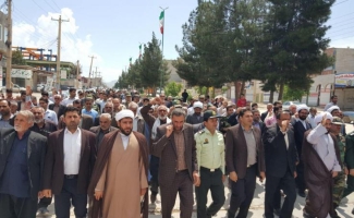 همصدایی روزه داران سرپلذهابی در حمایت از بیانیه شورای عالی امنیت ملی/فریاد استکبار ستیزی نمازگزاران سرپلذهابی در اولین جمعه ماه مبارک رمضان