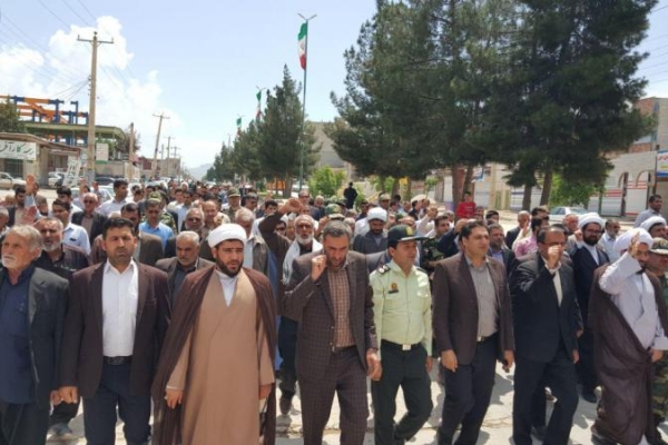 همصدایی روزه داران سرپلذهابی در حمایت از بیانیه شورای عالی امنیت ملی/فریاد استکبار ستیزی نمازگزاران سرپلذهابی در اولین جمعه ماه مبارک رمضان