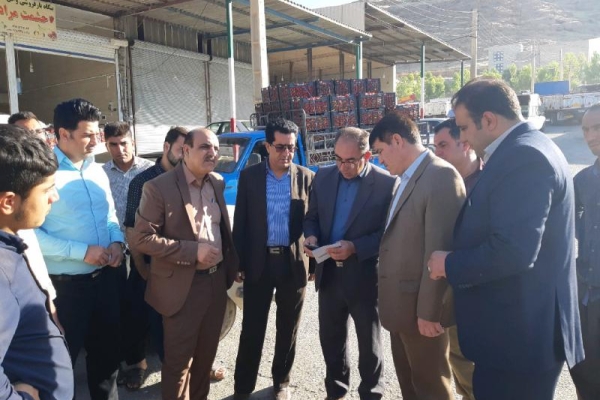 چتر گشت های بازرسی و نظارتی بر سر میدان میوه و  تره بار شهرستان /رصد و گشت های نظارتی با هدف تشدید بر نظارت فروش و عرضه  میوه و تره بارصورت گرفت/جریمه 360 میلیون ریالی واحدهای متخلف