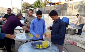 سرپلذهاب در شب میلاد امام ثامن غرق در شادی و نور شد /از برپایی ایستگاههای صلواتی تا برگزاری مراسمات شادی وجشن
