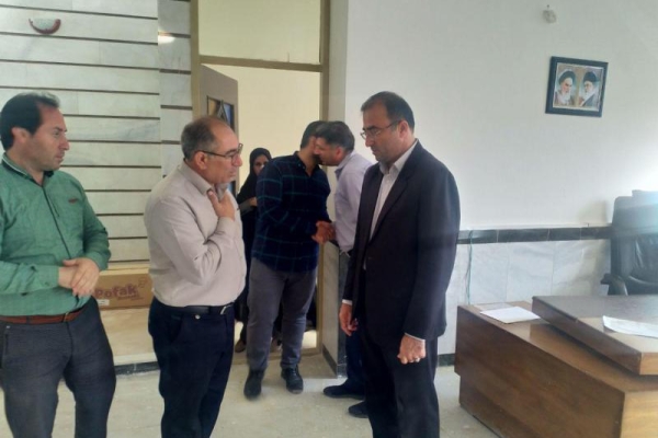 بازدید سرزده فرماندار از ادارات شهرستان