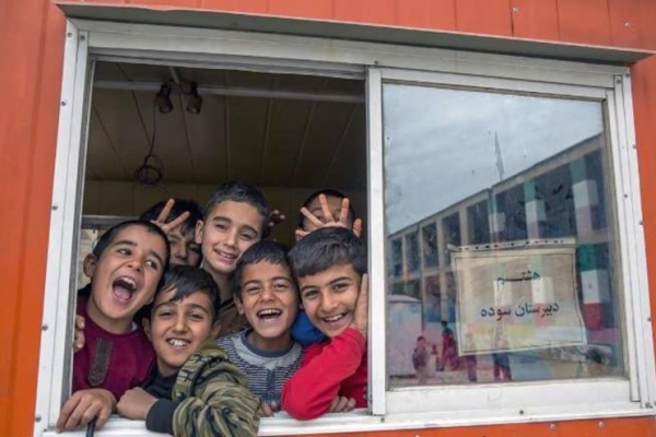 آغاز سال تحصیلی جدید و دانش آموزانی که منتظر دستانی مهربان هستند / لزوم جشن همدلی مردم در بهار مدارس 