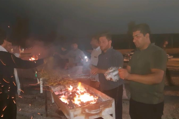 نمایش خدمت گزاری مردم سرپلذهاب در موکب داری اربعین حسینی