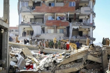 سرپلذهاب در دومین سالگرد زلزله آبانماه ۱۳۹۶ / از واحدهای نیمه کاره شهری تا زمینهایی که مستاجرین فقط صدای آنرا شنیدند