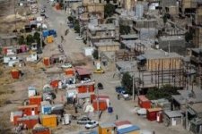 پاسکاری وعده تامین زمین مستاجران زلزله‌زده در بین ادارات