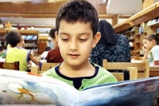 به علاقه فرزندتان در انتخاب کتاب احترام بگذارید