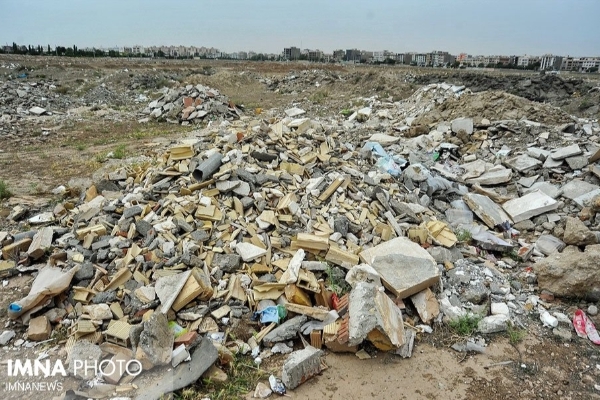 جمع آوری نخاله های ساختمانی از مهمترین مطالبات مردم از شهرداری سرپلذهاب/آثار زلزله سیمای شهر را خدشه دار کرده است