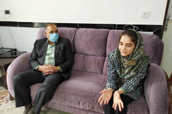 ‍ عیادت معاونین فرماندار و مسئولین شهرستان از هانیه دختر فداکار سرپل ذهابی به مناسبت روز جهانی معلولین