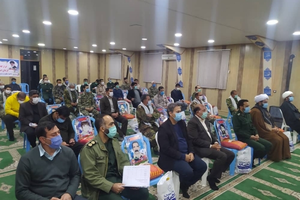اهدای بیش از ٣٠ بسته کمک معیشتی به بیماران دیالیزی شهرستان