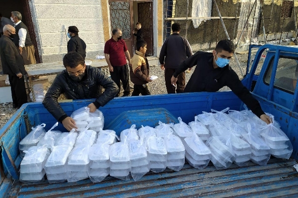 پخت و توزیع غذای گرم بمناسبت سالروز شهادت حضرت زهرا(س) در سرپلذهاب