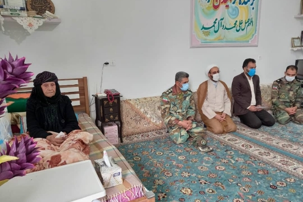 دیدار فرماندهی تیپ71ارتش با خانواده معظم شهدا به مناسبت دهه فجر
