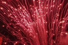 آسمان بقعه احمدابن اسحاق(ره) در شب ۲۲بهمن نورافشانی شد / گلبانگ نوای زیبای الله اکبر در آسمان سرپلذهاب