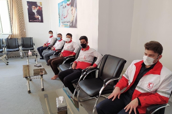 دیدار رئیس جمعیت هلال احمر سرپل‌ذهاب و جمعی از داوطلبین و امدادگران هلال احمر با امام جمعه شهرستان