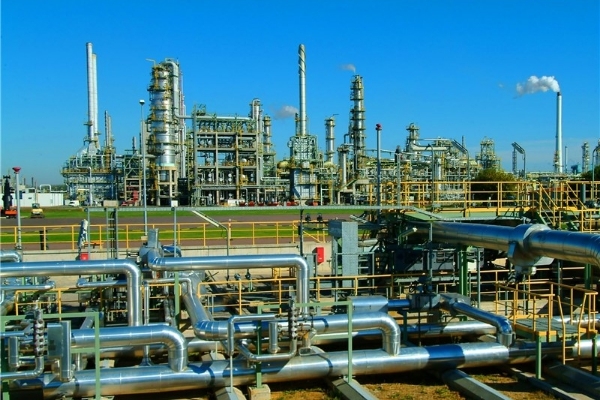 تلاشهای پشت پرده برای جابجایی طرحهای پتروپالایشگاهی شهرستانهای غربی استان کرمانشاه / کارشکنی و سنگ اندازی در مسیر پیشرفت و توسعه منطقه خیانت به مردم است