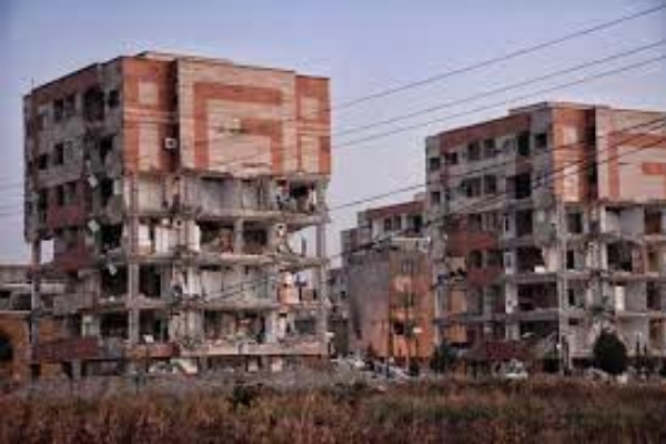 سرپلذهاب بعد از گذشت ۵ سال از زلزله/ از ارائه خدمات برخی از ادارات دولتی در کانکس تا محرومیت کوچه و معابر شهری از آسفالت