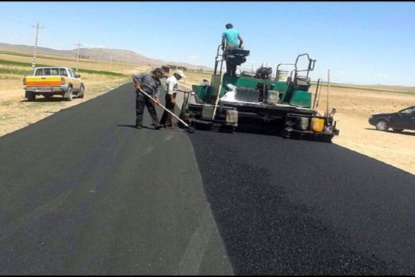 اجرای آسفالت در روستای گنجوره بخش قلعه شاهین با اعتبار بیش ازیک میلیارد تومان