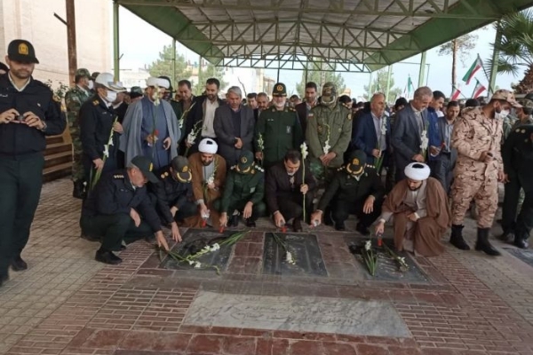 در دومین روز  از دهه مبارک فجر/مزار شهدای شهرستان سرپل ذهاب غباروبی و عطرافشانی شد